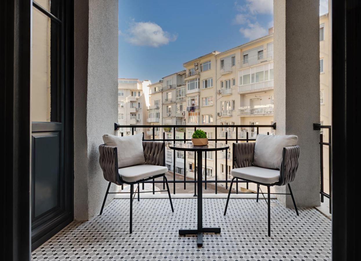 Gleam Collection Hotel イスタンブール エクステリア 写真 Balcony of a hotel room