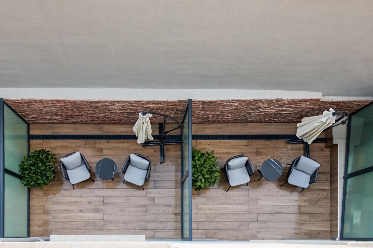 Gleam Collection Hotel イスタンブール エクステリア 写真 The balcony of a suite at the hotel